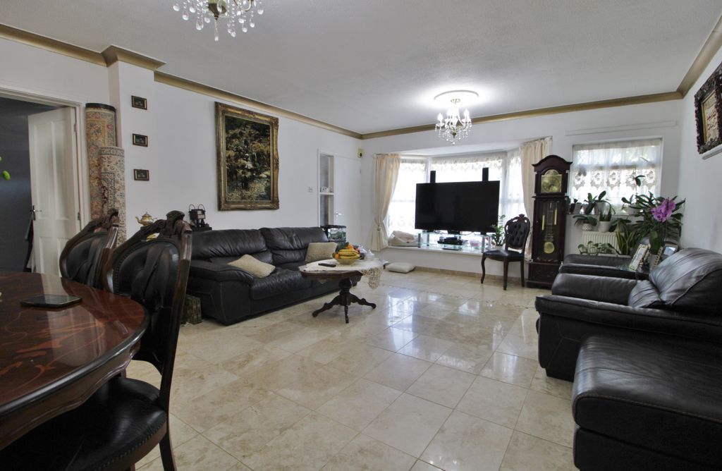 Property photo 2 of 19