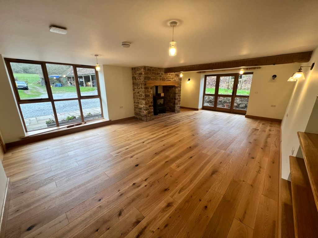 Property photo 2 of 19 Picture No. 02