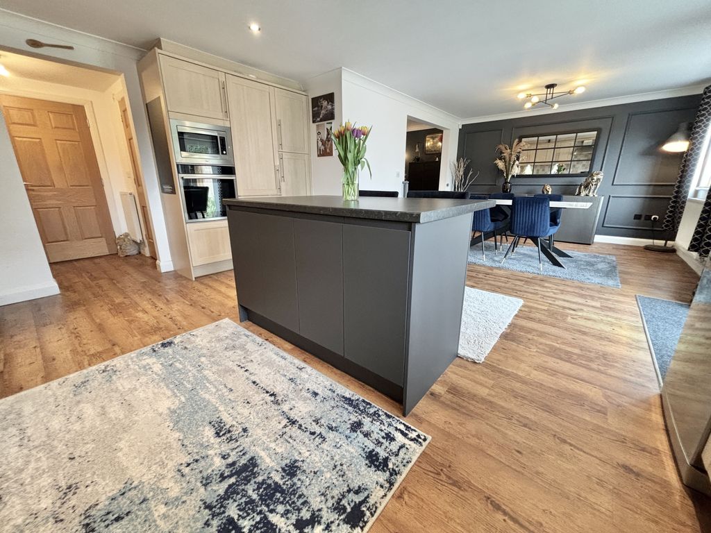 Property photo 2 of 33