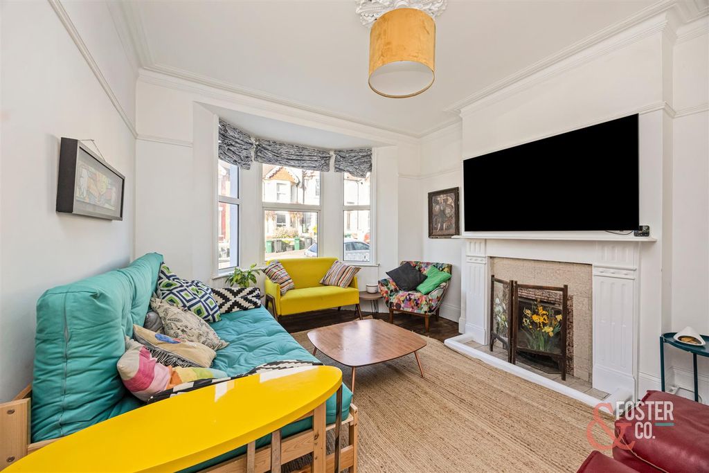 Property photo 2 of 21 Hollingbury Road, 20-008.Jpg