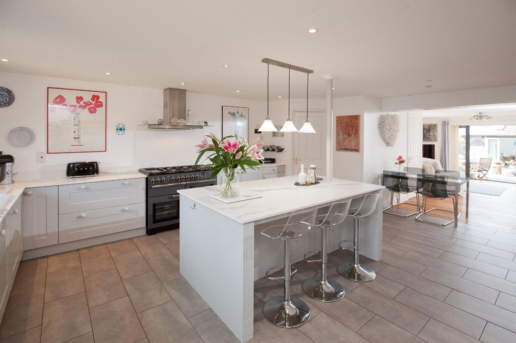 Property photo 2 of 15 Kitchen/B'fast Room
