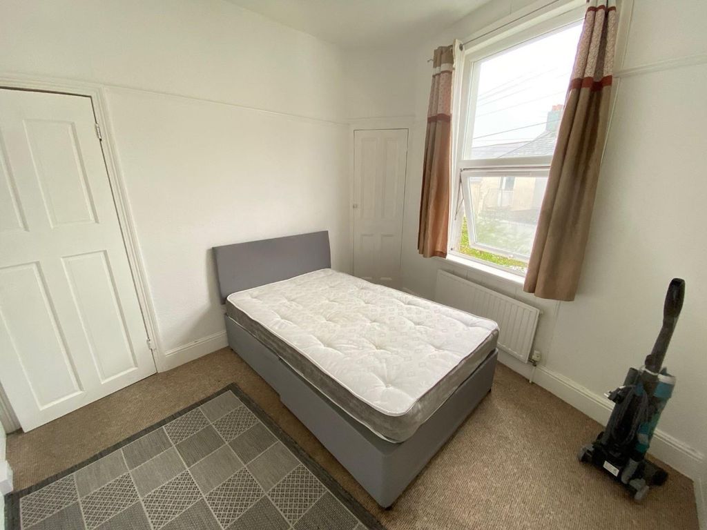 Property photo 2 of 7 Bedroom.Jpg