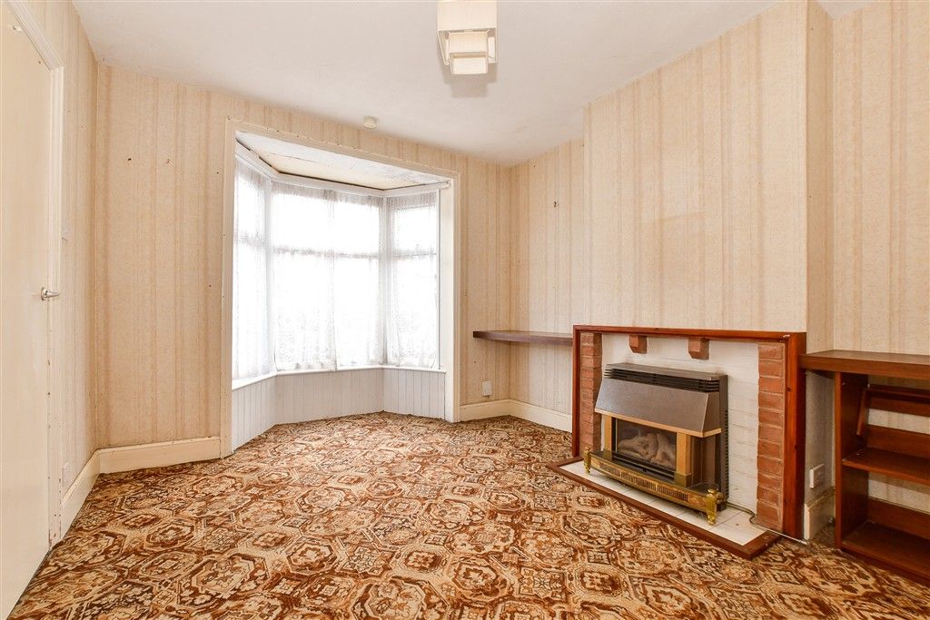 Property photo 3 of 10 Lounge