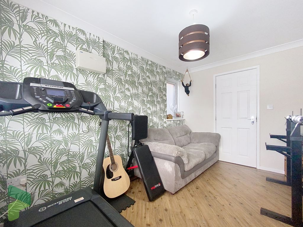 Property photo 3 of 46 Sitting Room