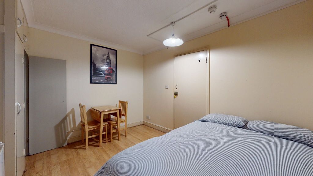 Property photo 3 of 8 Bedroom