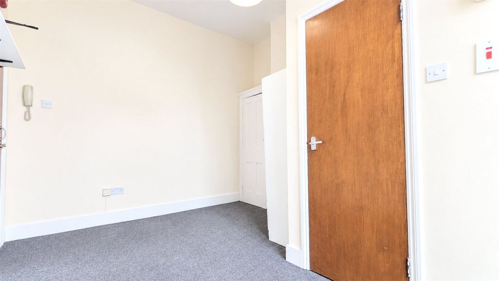 Property photo 3 of 8 Picture No. 27
