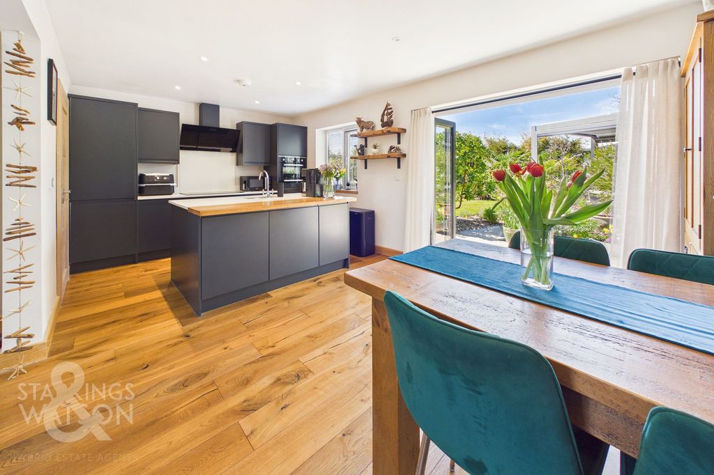 Property photo 3 of 25