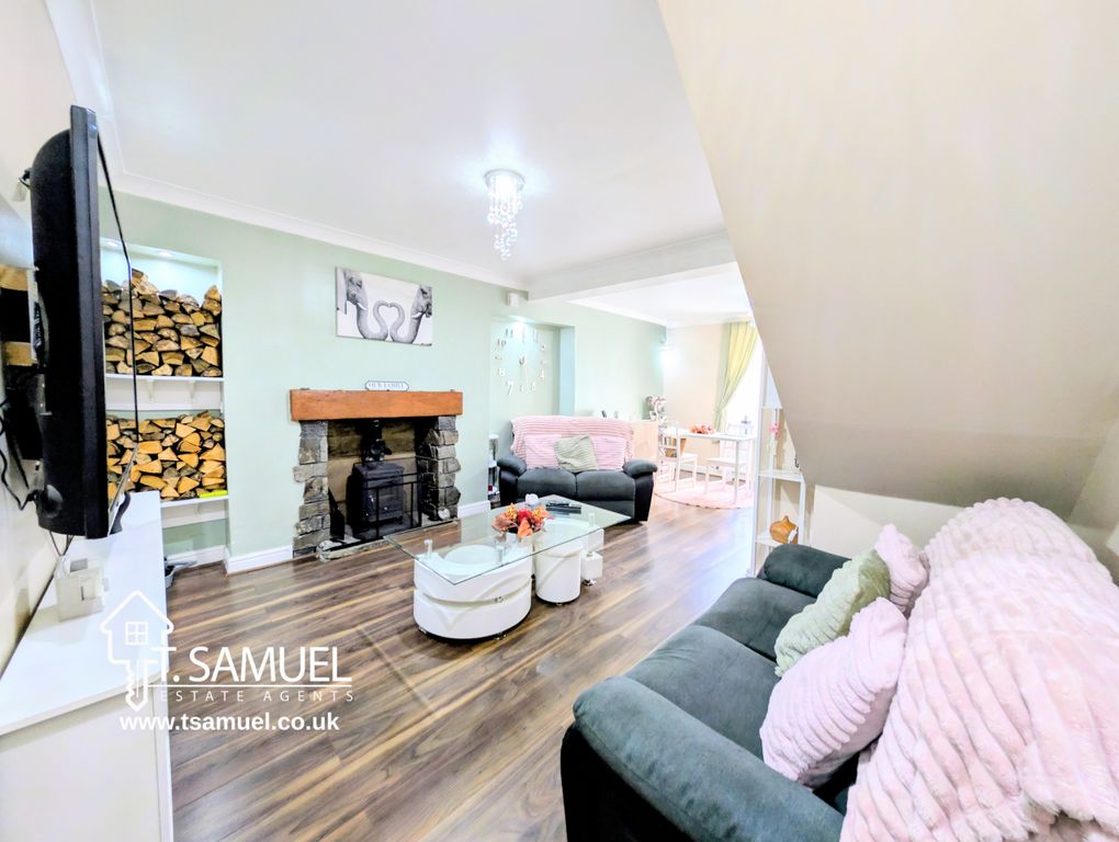 Property photo 3 of 27 Living Room