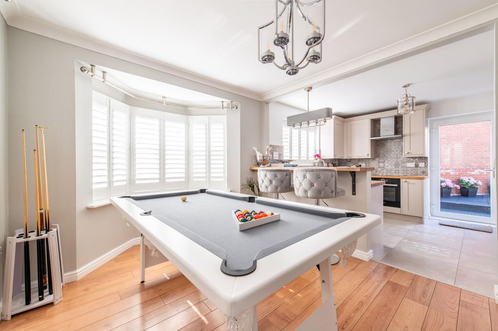 Property photo 3 of 20 Dining (Pool)