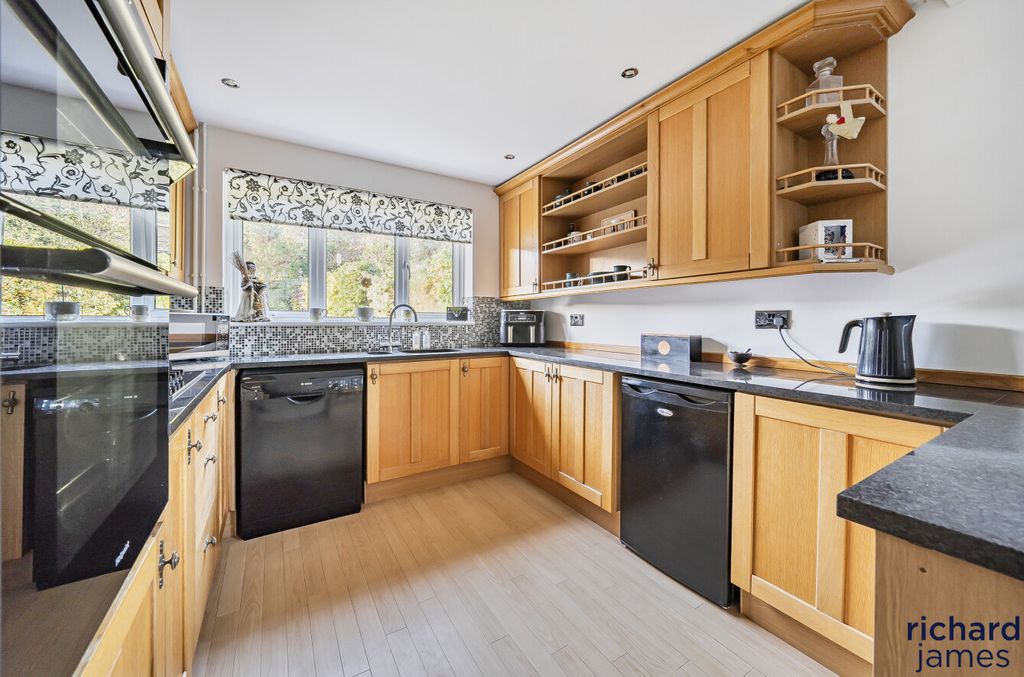 Property photo 3 of 22 945A4d6ee26740Afab57d3Cf6030Aa12