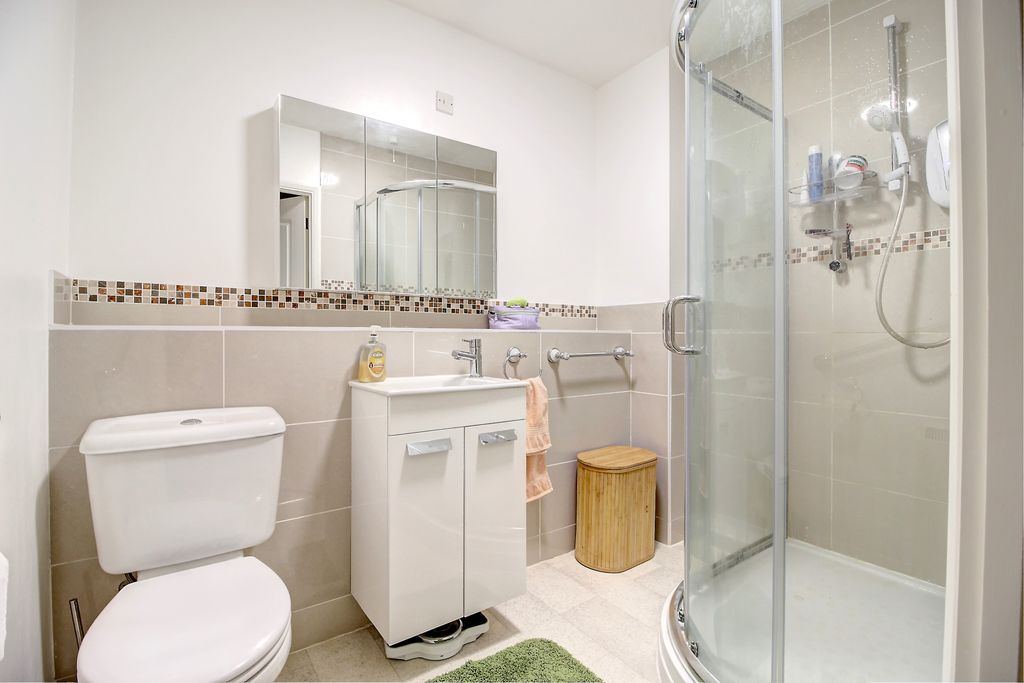 Property photo 3 of 12 Bathroom