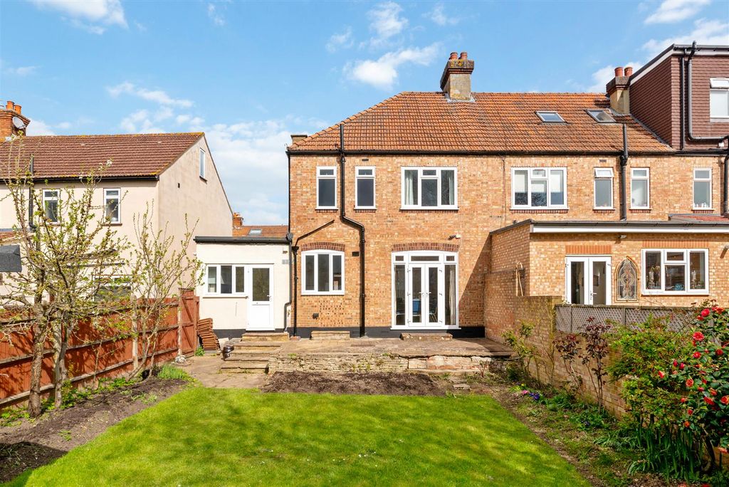 Property photo 2 of 12 Garden