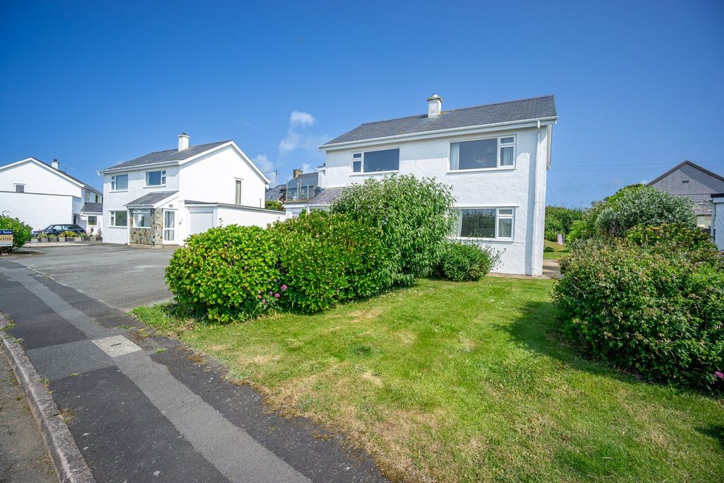 Property photo 2 of 32