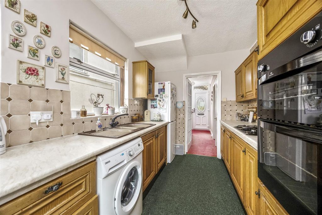 Property photo 3 of 18 Greenfield Crescent,67-009.Jpg