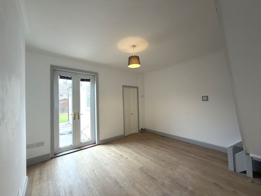Property photo 3 of 9 Photo 9
