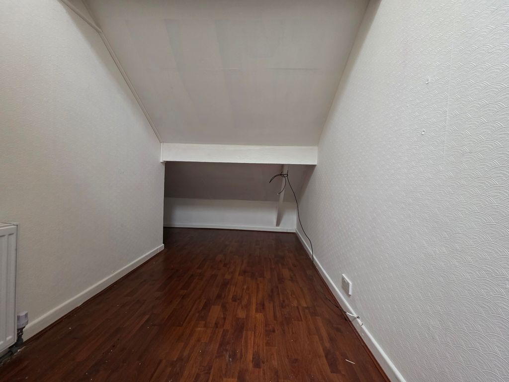 Property photo 3 of 4 Single Bedroom