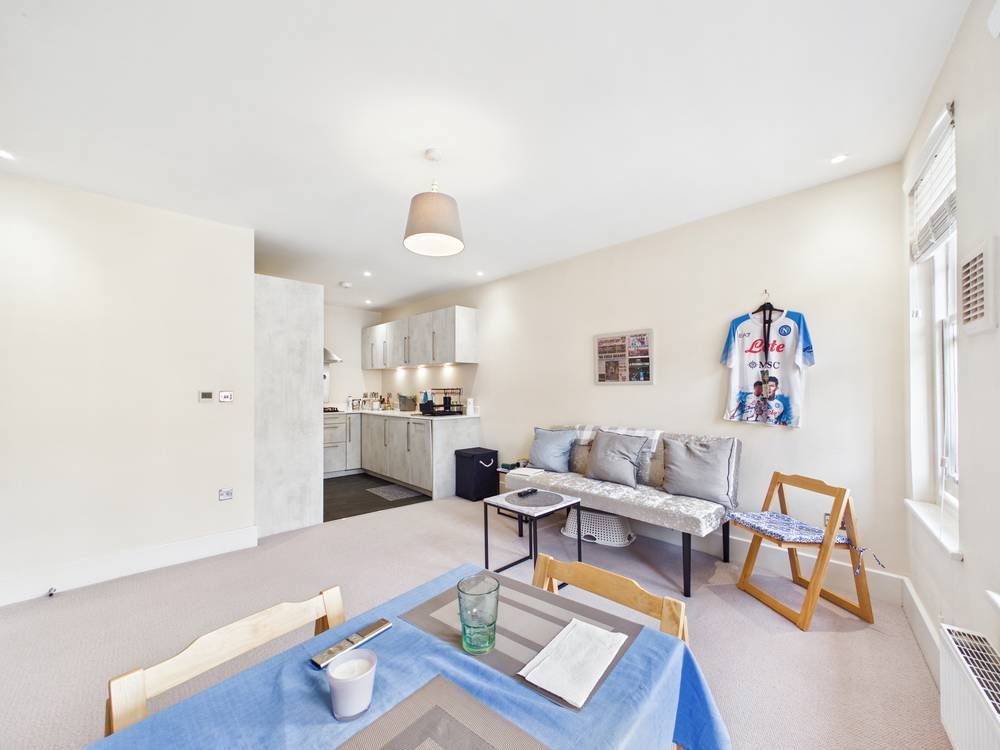 Property photo 3 of 12 Giraffe360-Still004