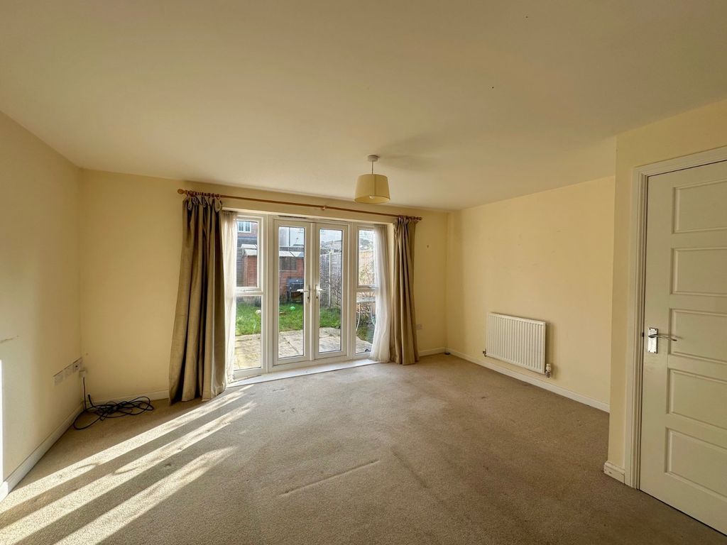 Property photo 3 of 8 Picture No. 15