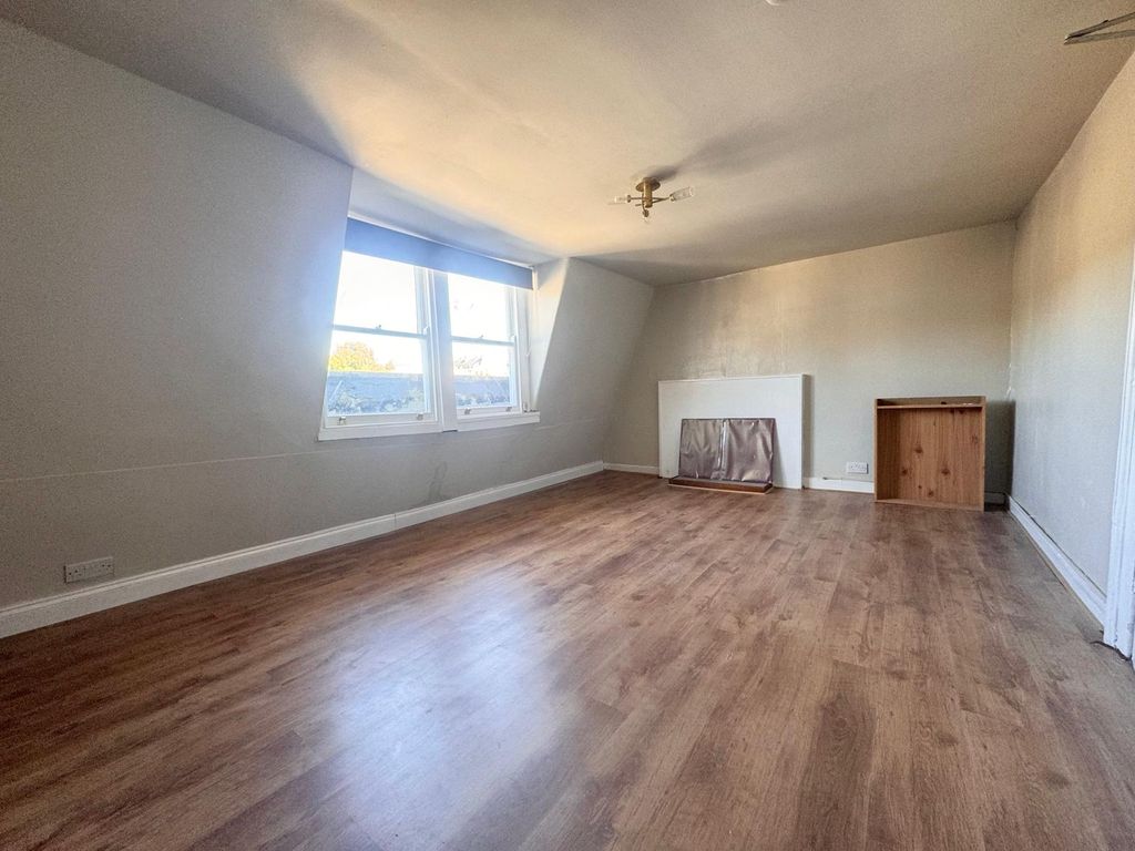 Property photo 2 of 4 Living Room