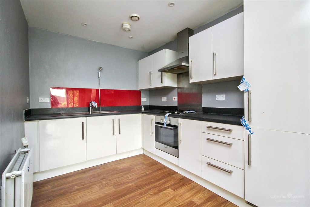 Property photo 3 of 11 Kitchen Area