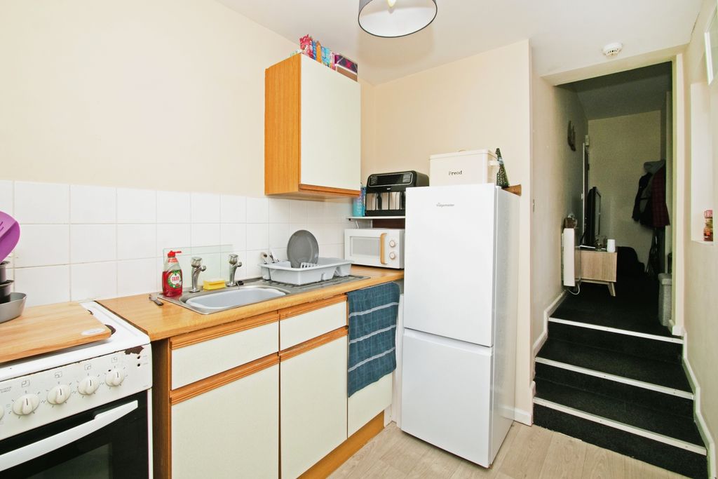 Property photo 3 of 19 Kitchen