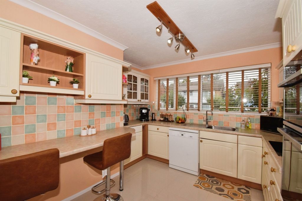 Property photo 3 of 18