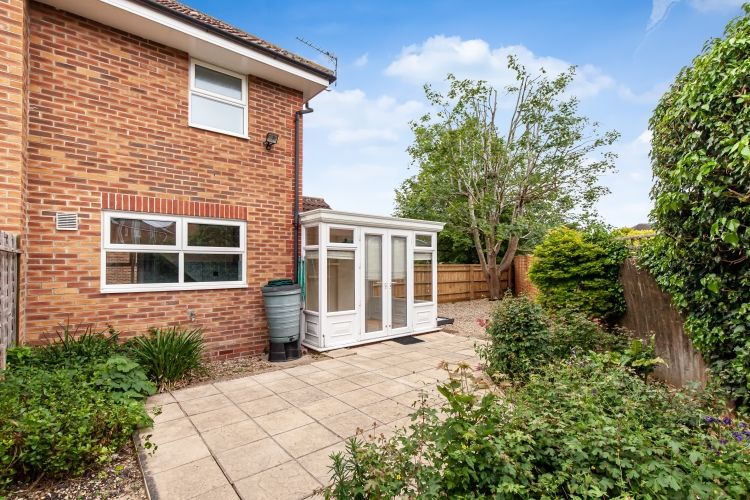 Property photo 1 of 7 163564