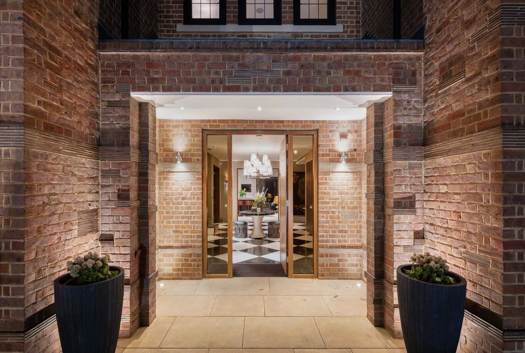 Property photo 2 of 42 Picture No. 02