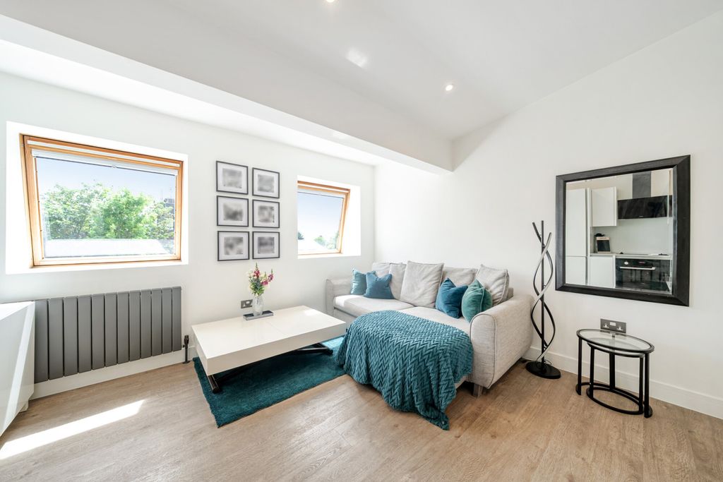 Property photo 2 of 12 1478167-8-6A30072...