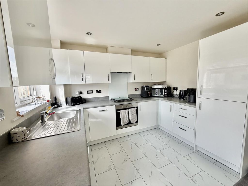 Property photo 3 of 15 Kitchen Diner