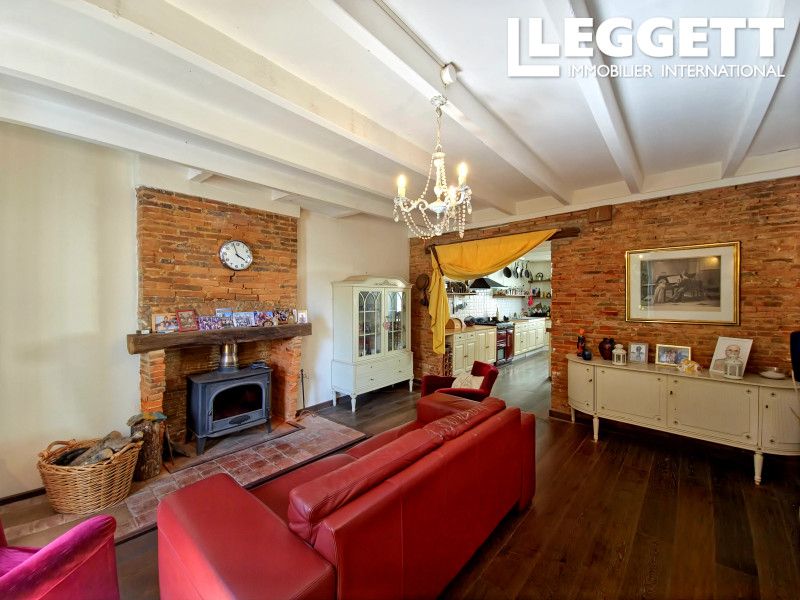 Property photo 2 of 10