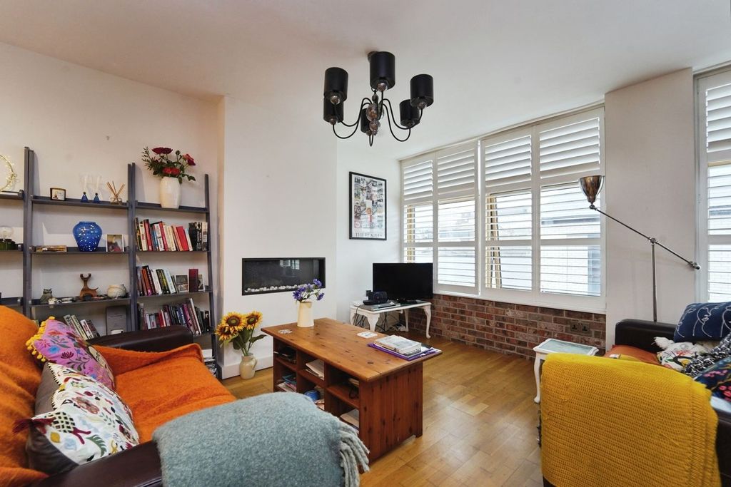 Property photo 3 of 18