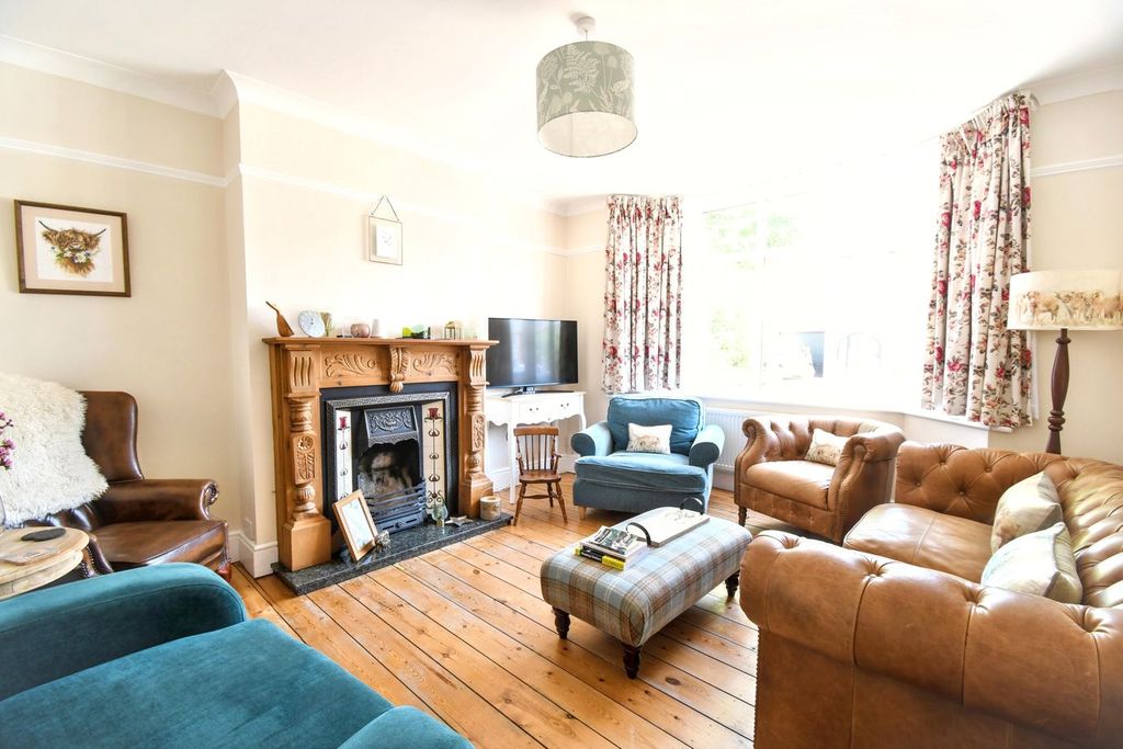 Property photo 2 of 28