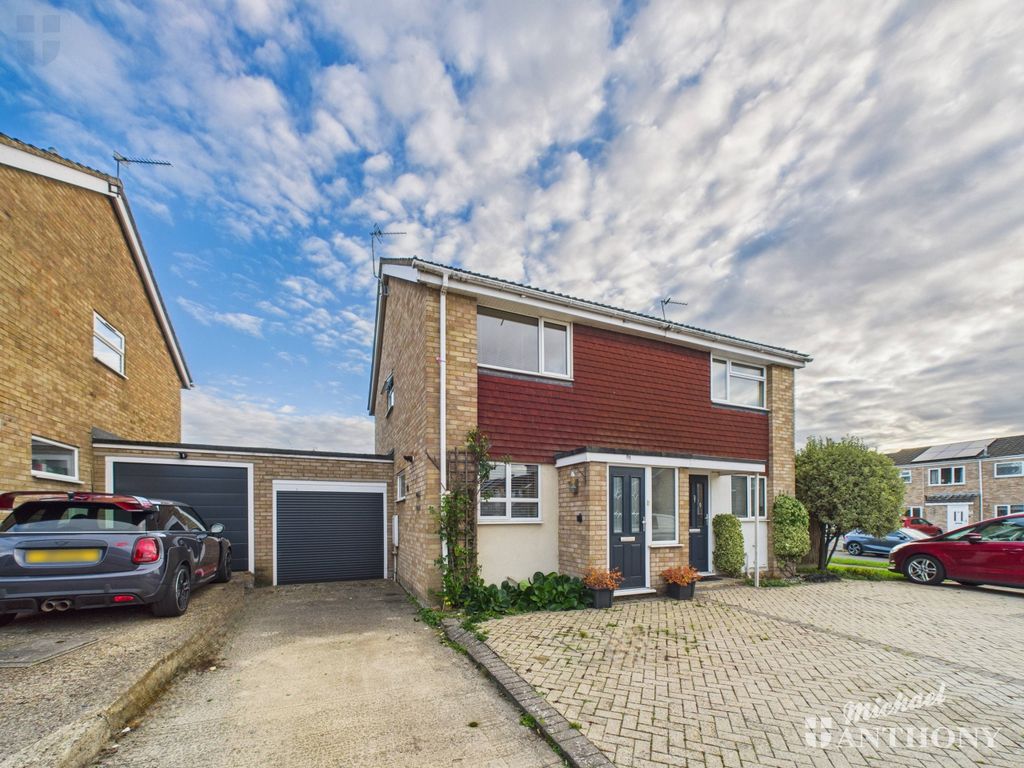 Property photo 1 of 13 Cam03218G0-Pr0812-Still017