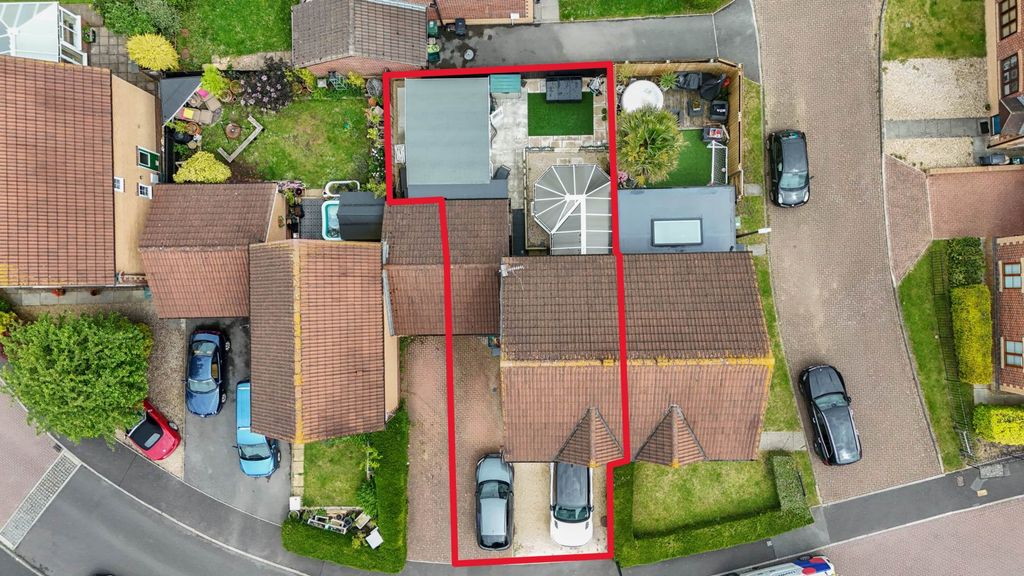 Property photo 2 of 27