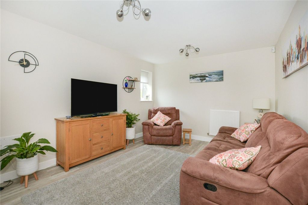 Property photo 2 of 20 Picture No. 23