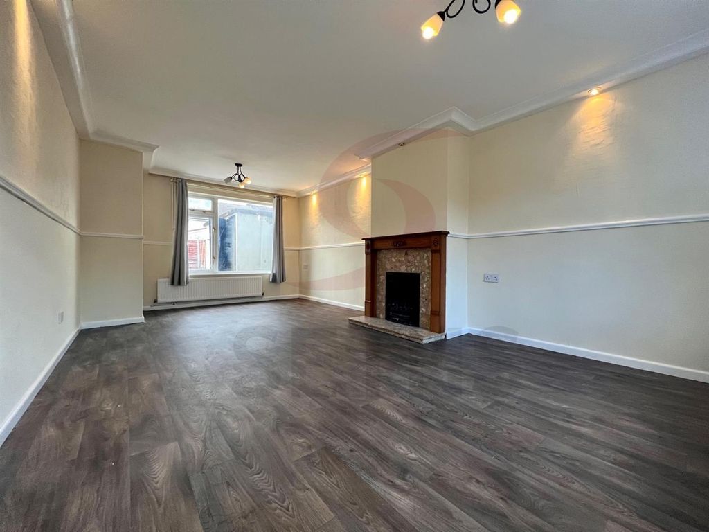 Property photo 2 of 8 Lounge