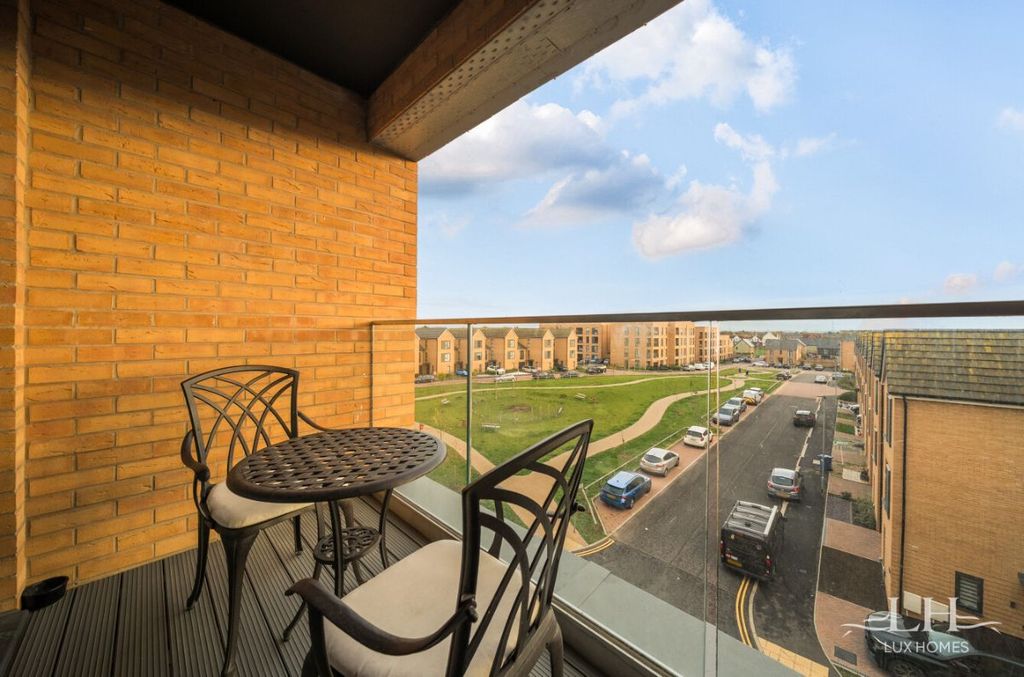 Property photo 3 of 19