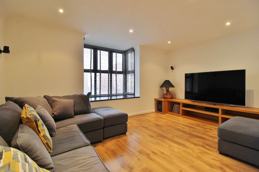 Property photo 2 of 21