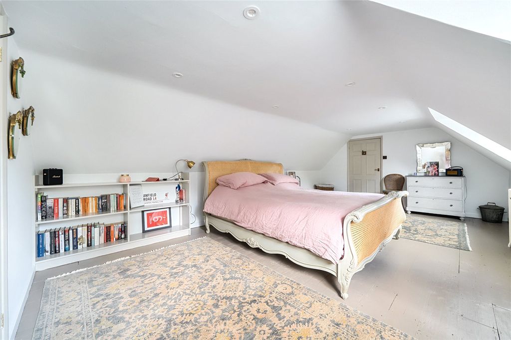 Additional image 8 of 4 bed flat for saleHigh Street, Headley, Hampshire GU35