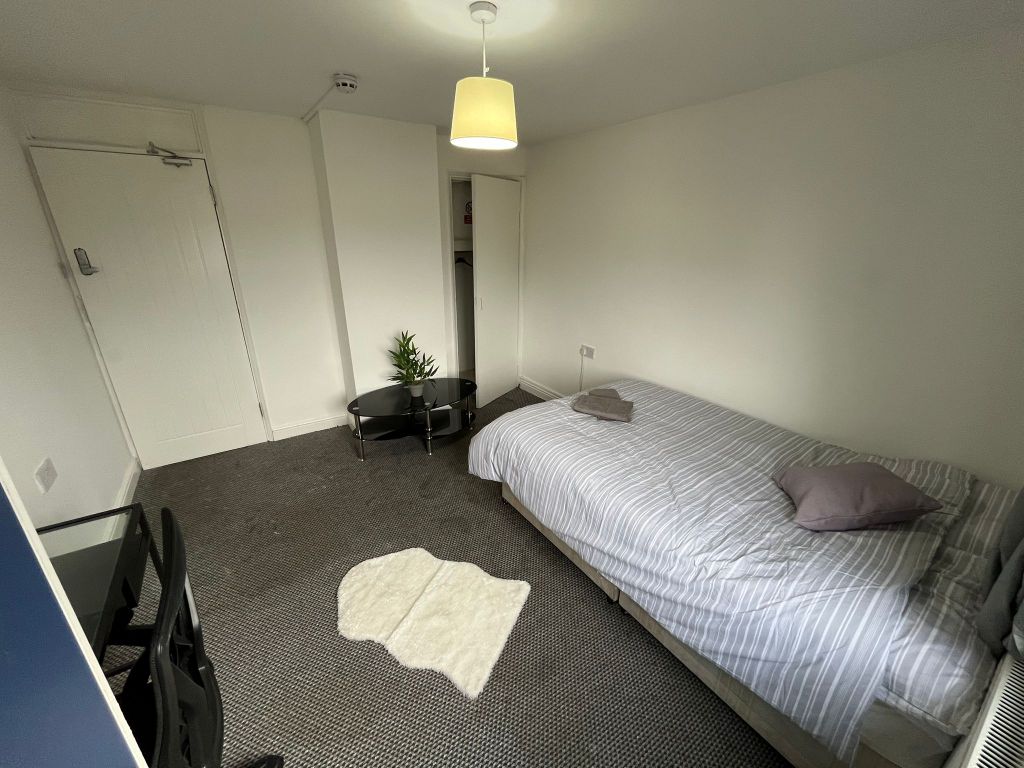 Property photo 3 of 10 Room 5- £600 Available 01/07/2026