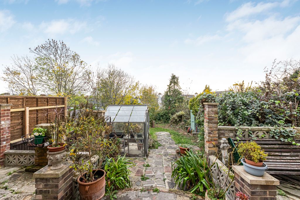 Property photo 3 of 19 Garden