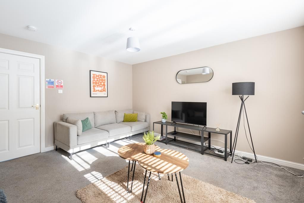 Property photo 2 of 16 Lev1507Jmp Living Room.Jpg