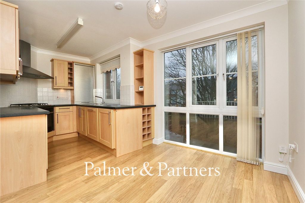 Property photo 3 of 22 Picture No. 06