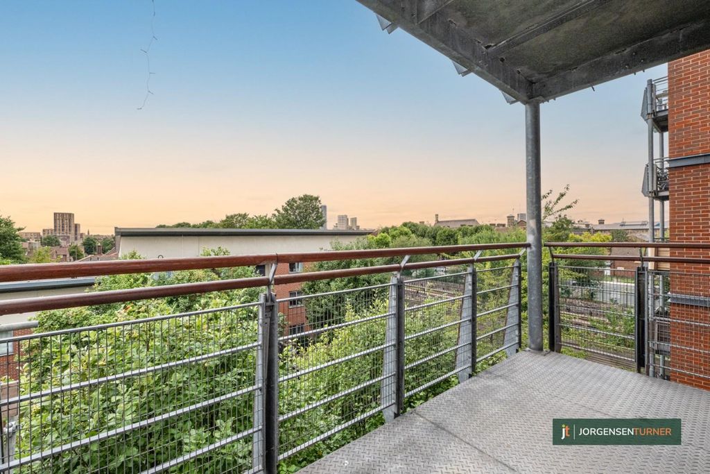 Property photo 2 of 12 Fraser Court 16-007 Lr - Jt.Jpg