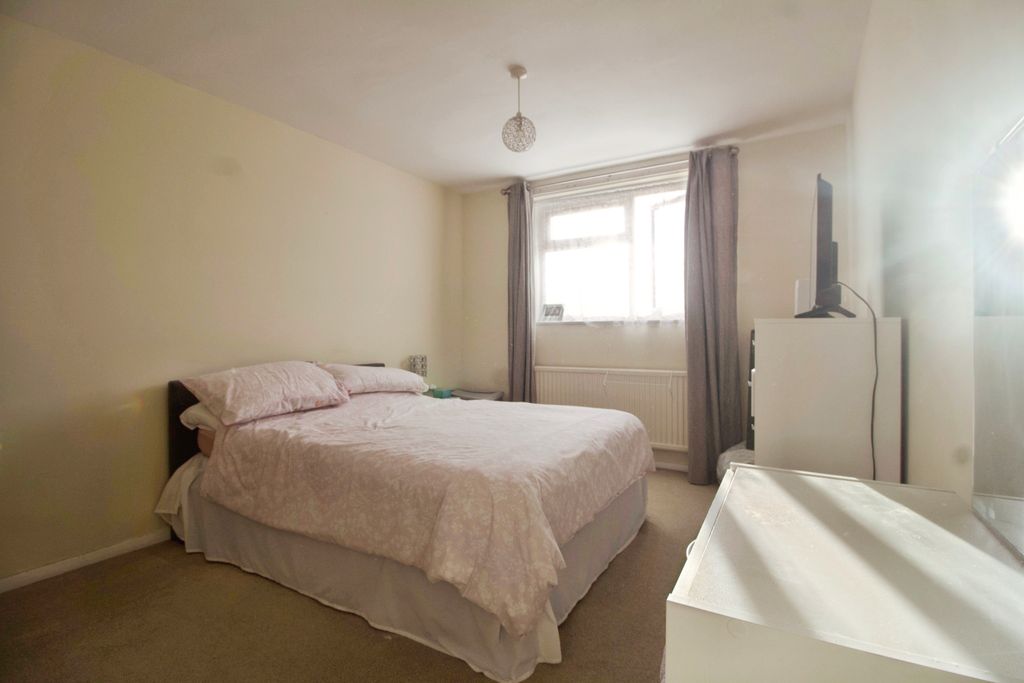 Property photo 3 of 6 1st Room