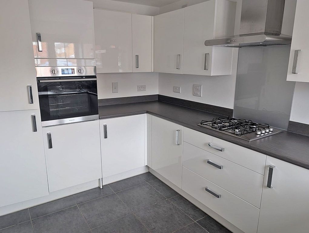 Property photo 3 of 9 4809884