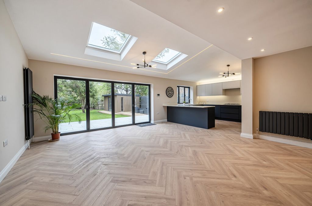 Property photo 3 of 21 1442344-8-69Df5d1...