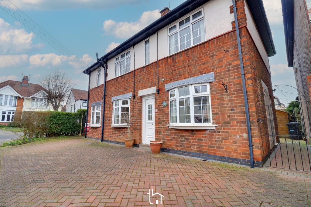 Property photo 1 of 32