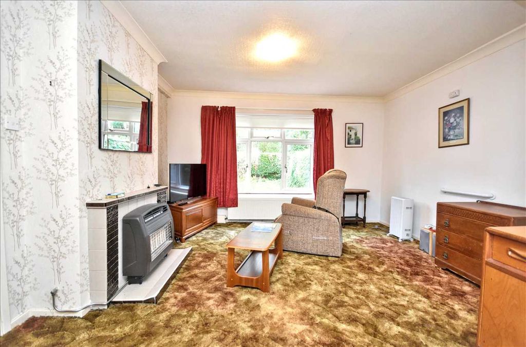 Property photo 2 of 10 Lounge/Dining Area